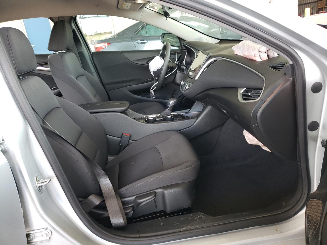 Photo 5 from auction – 2022 CHEVROLET MALIBU LT with VIN 1G1ZD5ST0NF120930