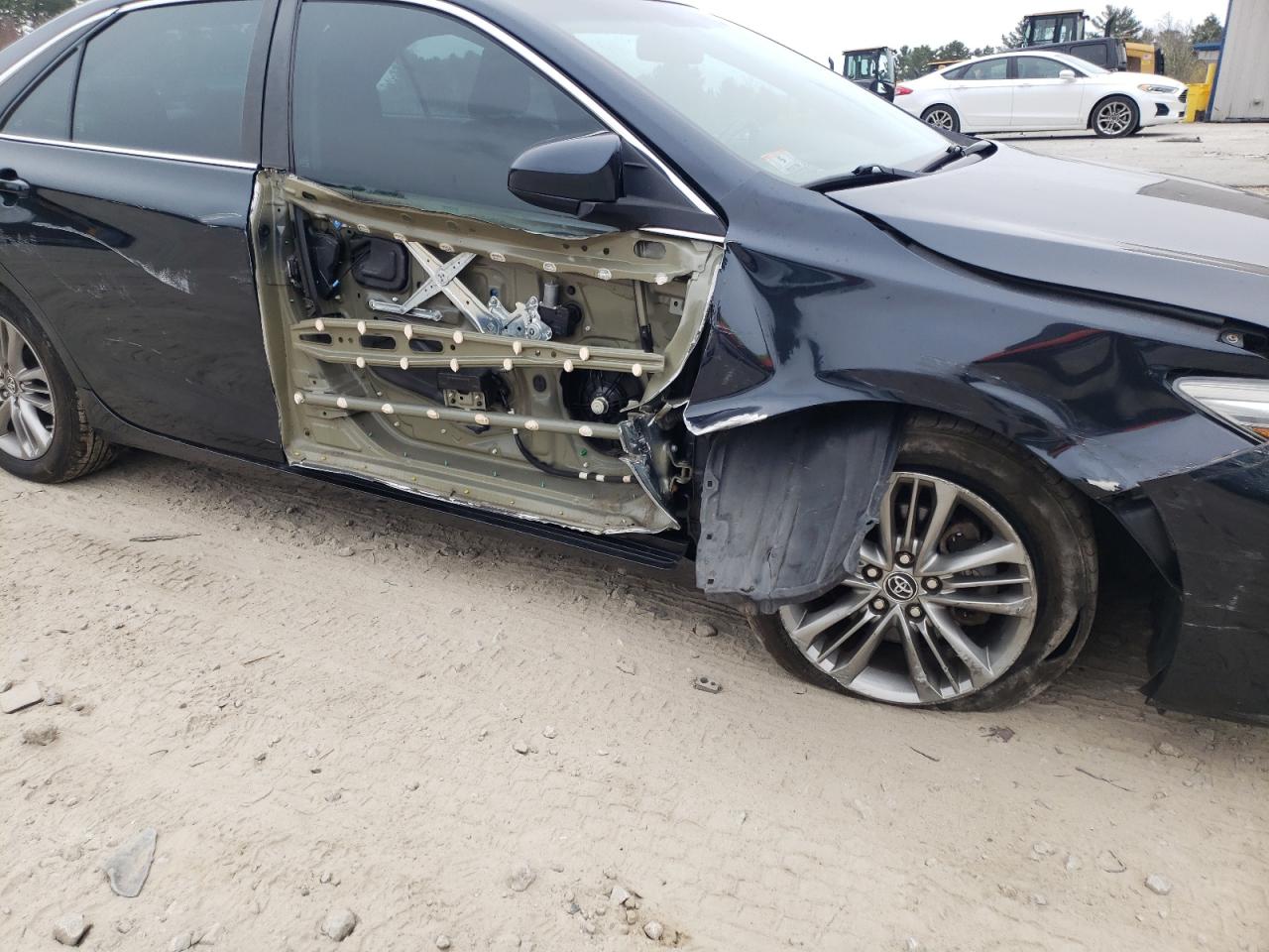 Photo 9 from auction – 2016 TOYOTA CAMRY LE with VIN 4T1BF1FK2GU555696
