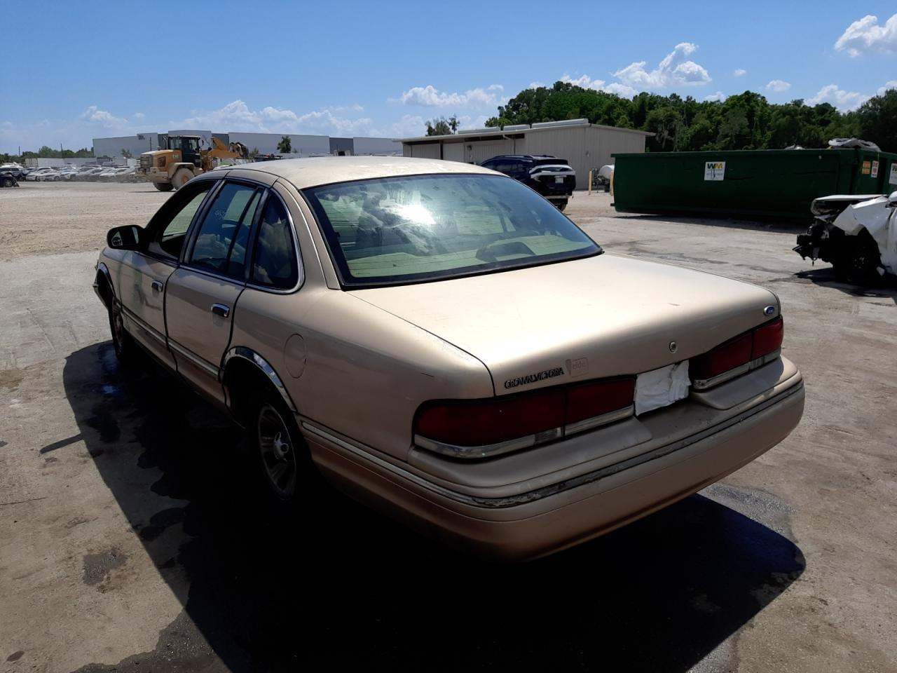 Photo 3 from auction – 1996 FORD CROWN VICT with VIN 2FALP7368TX100182