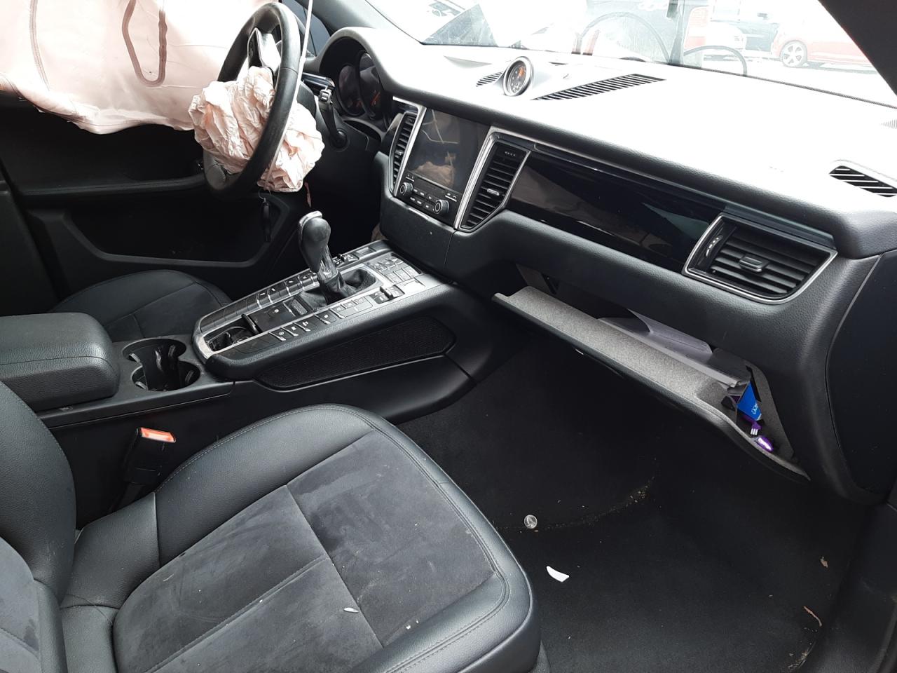 Photo 5 from auction – 2018 PORSCHE MACAN with VIN WP1AA2A51JLB01991