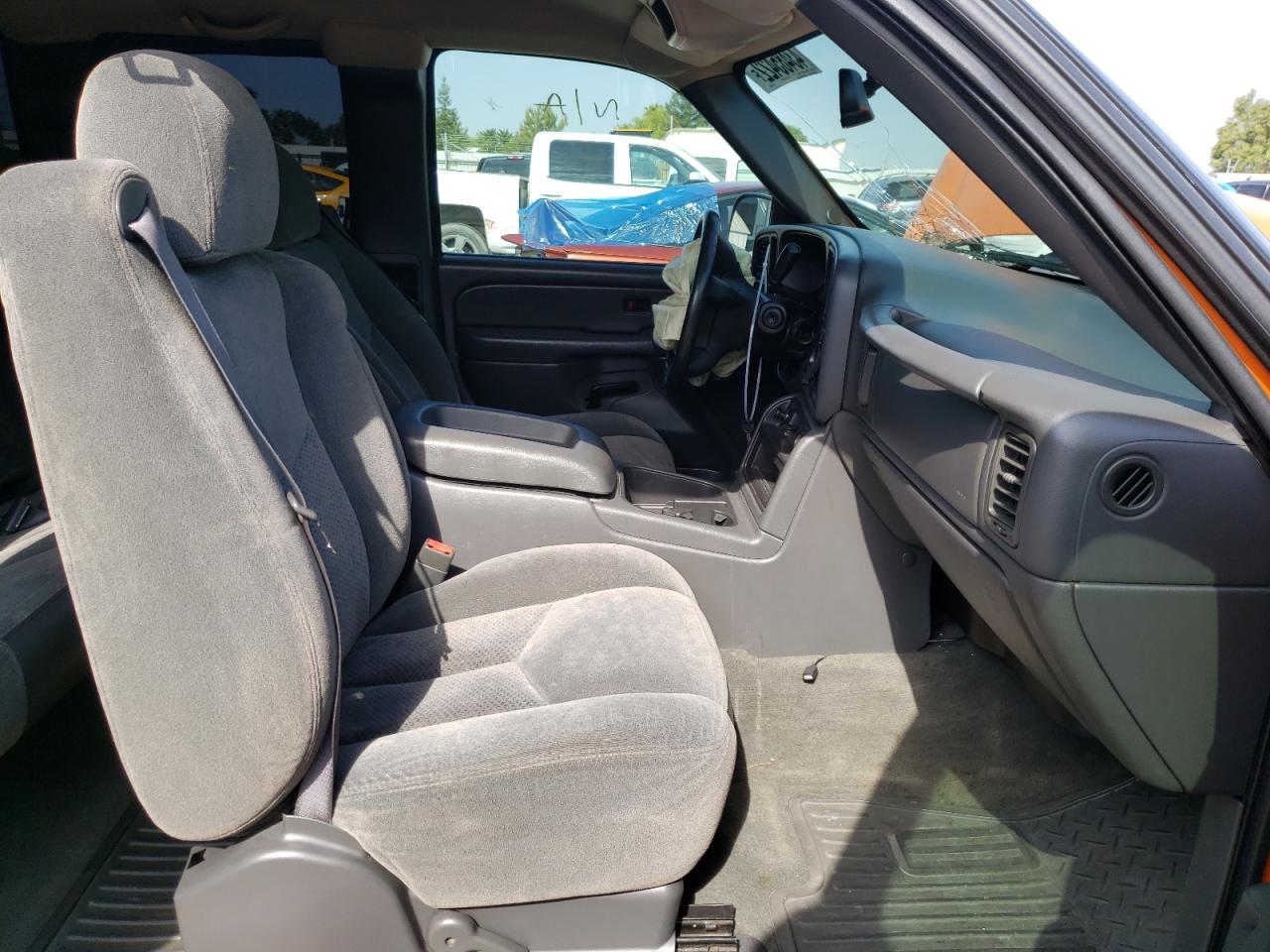 Photo 5 from auction – 2004 CHEVROLET SILVERADO with VIN 1GCEC19V54Z246187