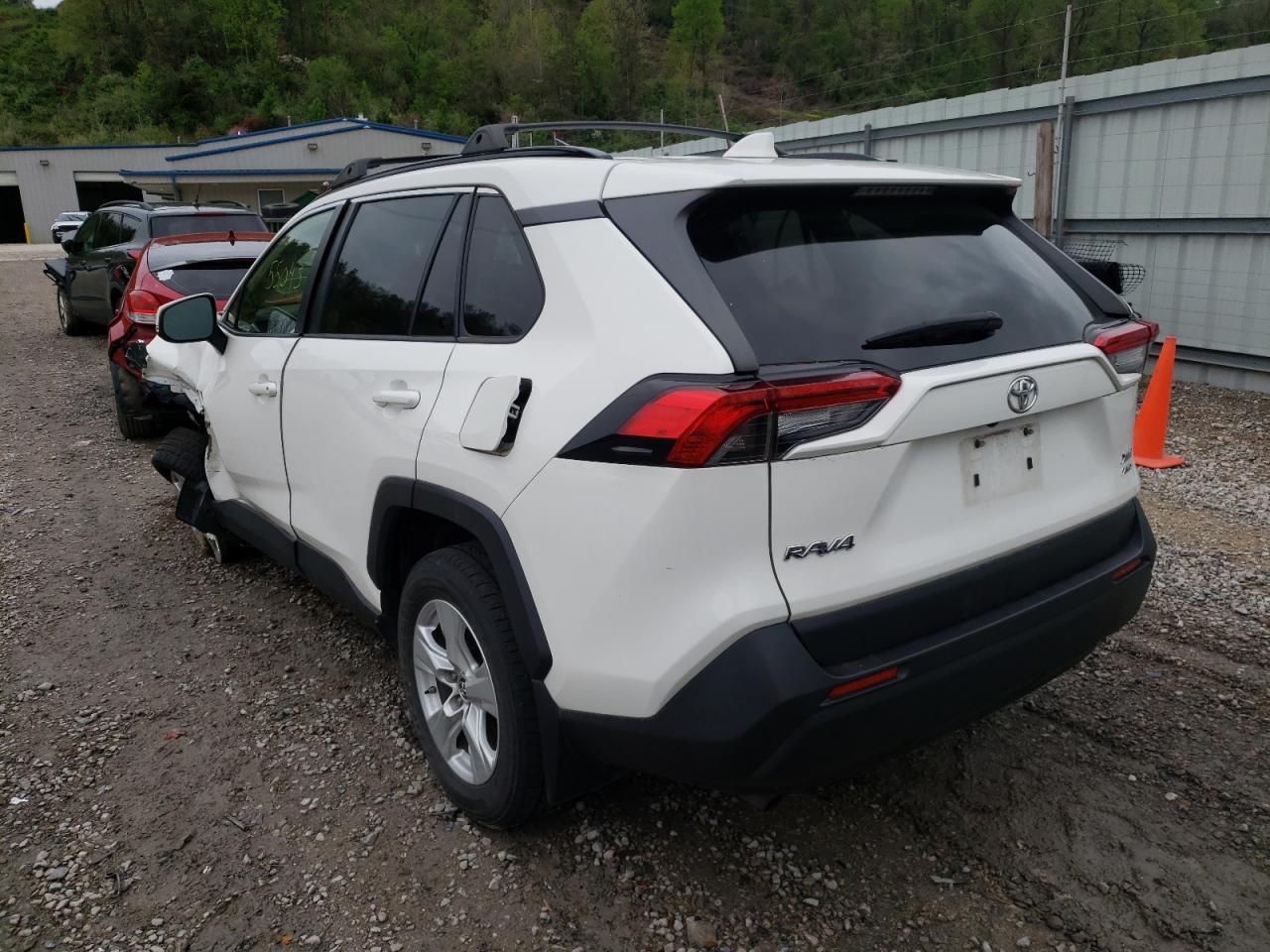 Photo 3 from auction – 2019 TOYOTA RAV4 XLE with VIN JTMP1RFV3KD023240