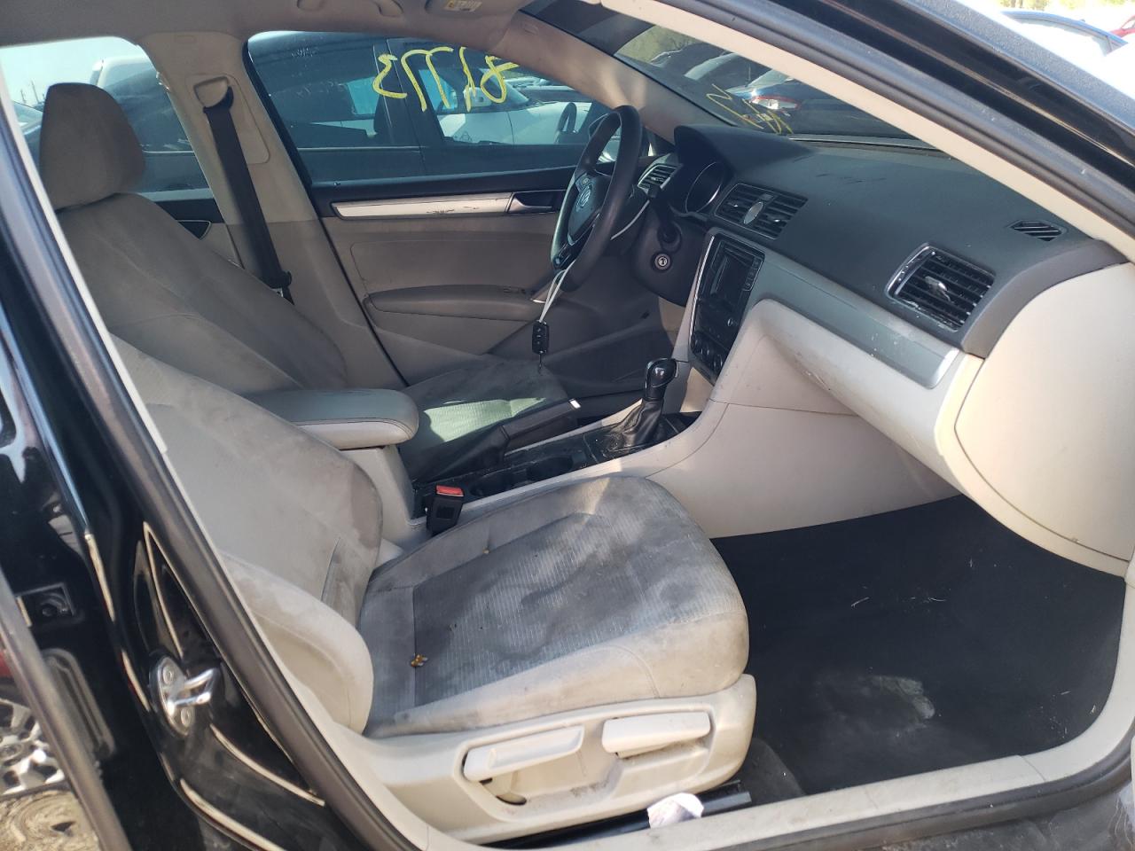 Photo 5 from auction – 2016 VOLKSWAGEN PASSAT S with VIN 1VWAT7A3XGC014751