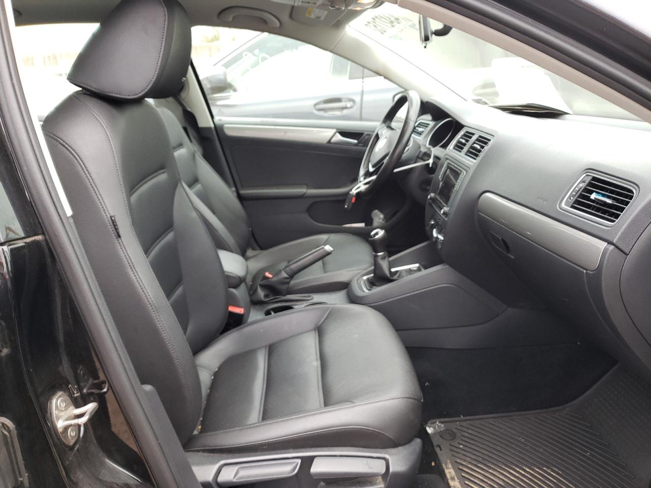Photo 5 from auction – 2017 VOLKSWAGEN JETTA SE with VIN 3VWB67AJ0HM339712