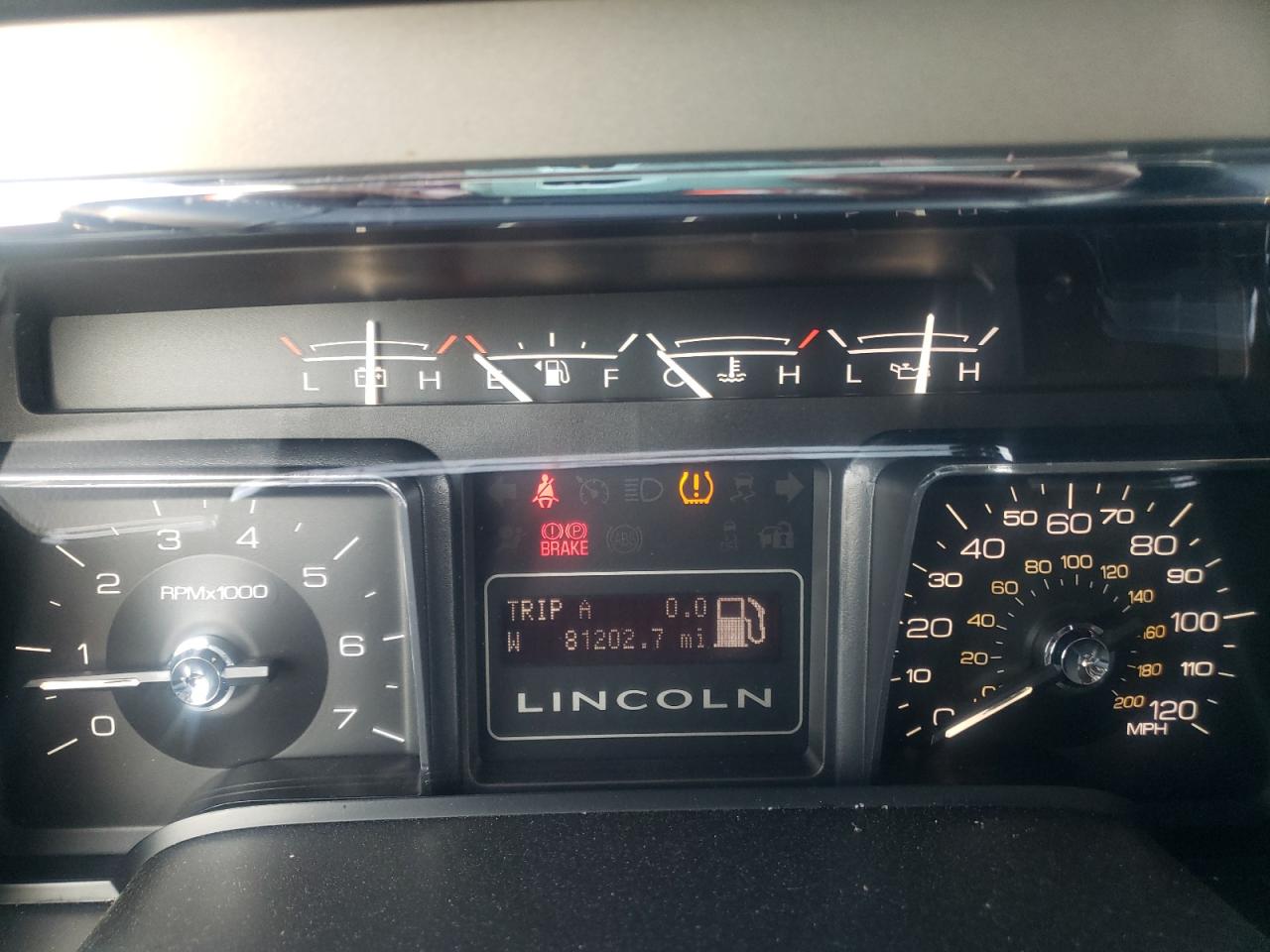 Photo 8 from auction – 2014 LINCOLN NAVIGATOR with VIN 5LMJJ3H54EEL08438