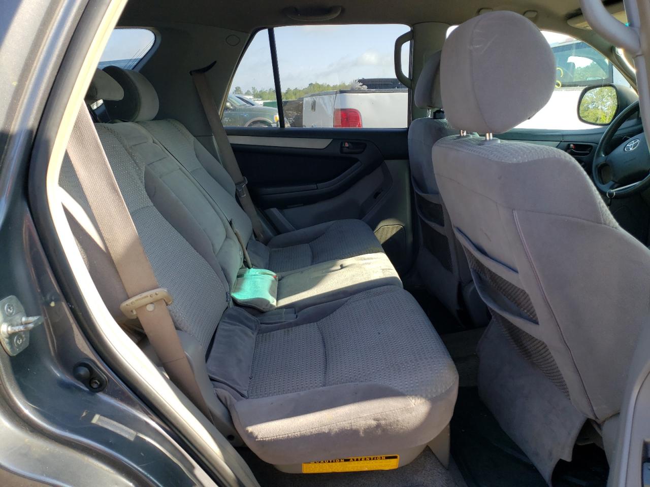 Photo 6 from auction – 2004 TOYOTA 4RUNNER SR with VIN JTEBT14R440034362