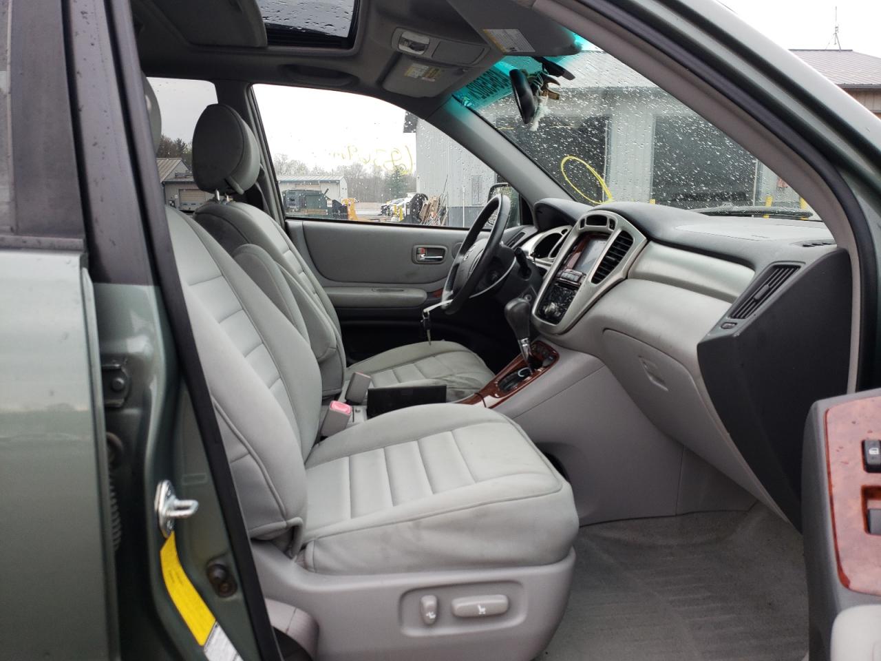 Photo 5 from auction – 2004 TOYOTA HIGHLANDER with VIN JTEEP21A140042960