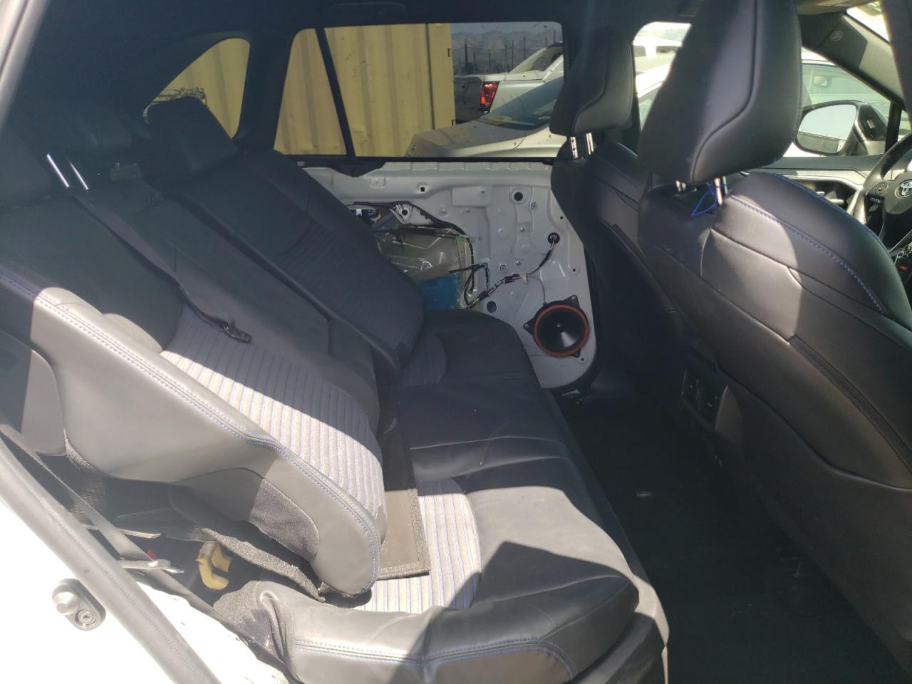 Photo 6 from auction – 2019 TOYOTA RAV4 XSE with VIN JTMEWRFV2KD517727