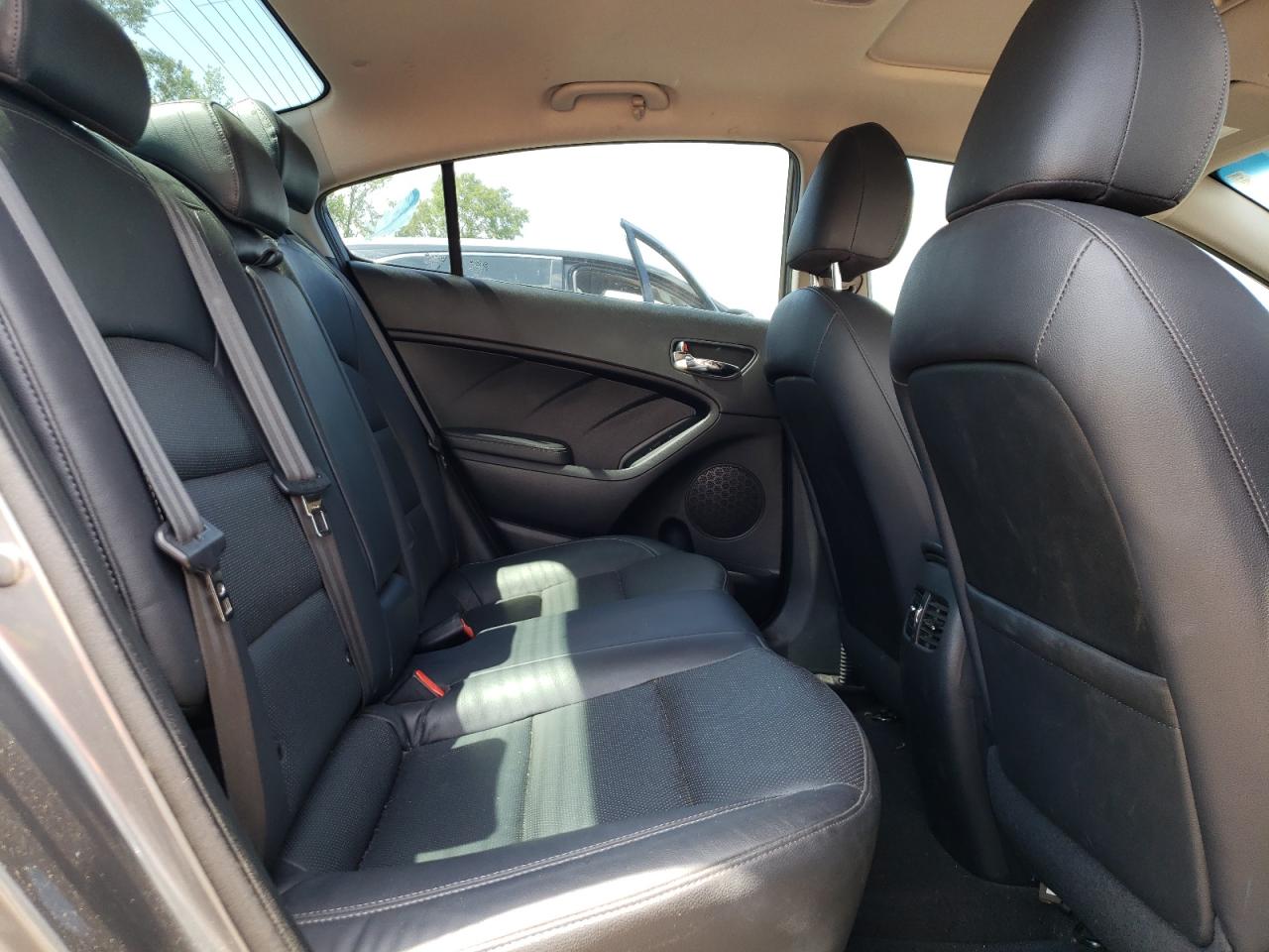 Photo 6 from auction – 2016 KIA FORTE EX with VIN KNAFZ4A8XG5491702
