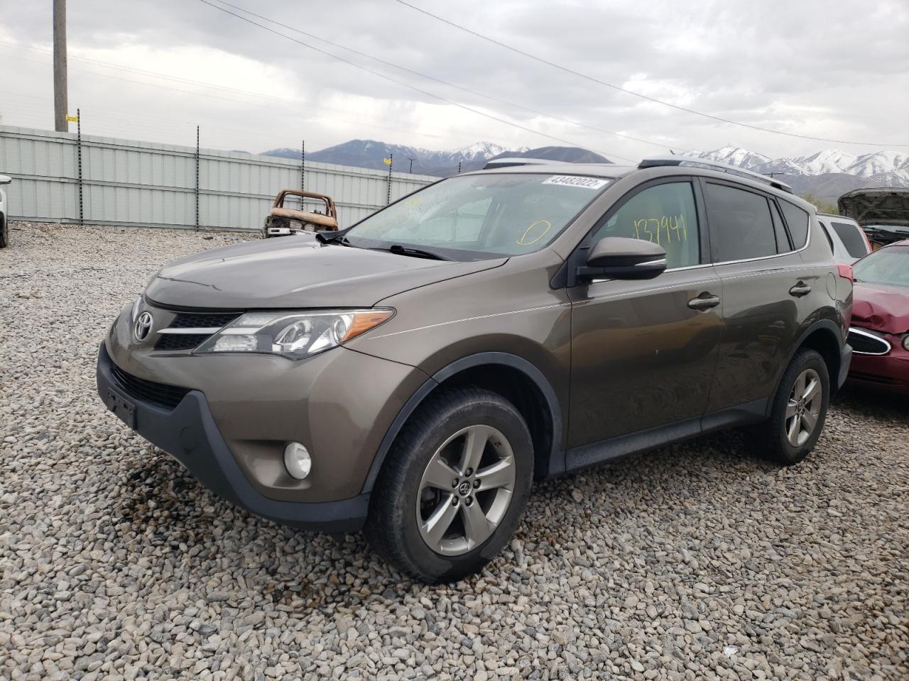 Photo 2 from auction – 2015 TOYOTA RAV4 XLE with VIN 2T3RFREVXFW242040