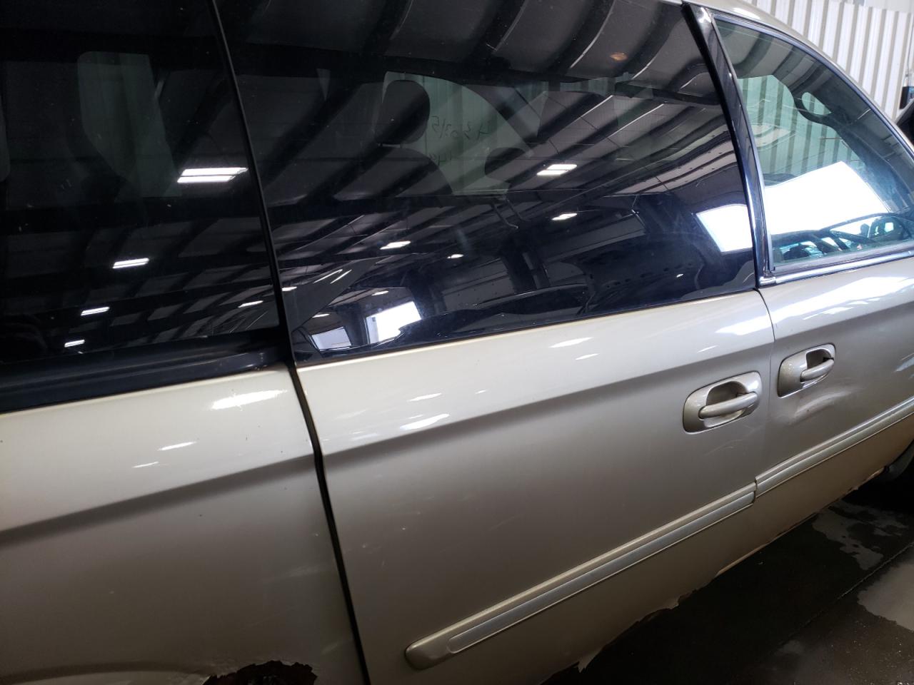 Photo 9 from auction – 2005 CHRYSLER TOWN & COU with VIN 2C4GP54L95R292756