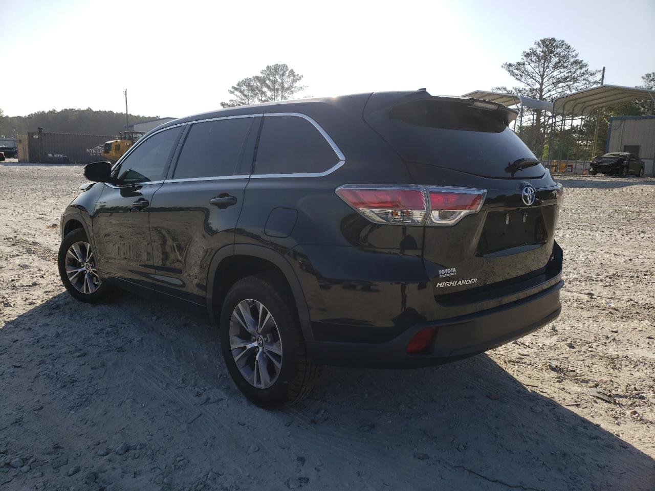 Photo 3 from auction – 2016 TOYOTA HIGHLANDER with VIN 5TDZKRFH7GS160743
