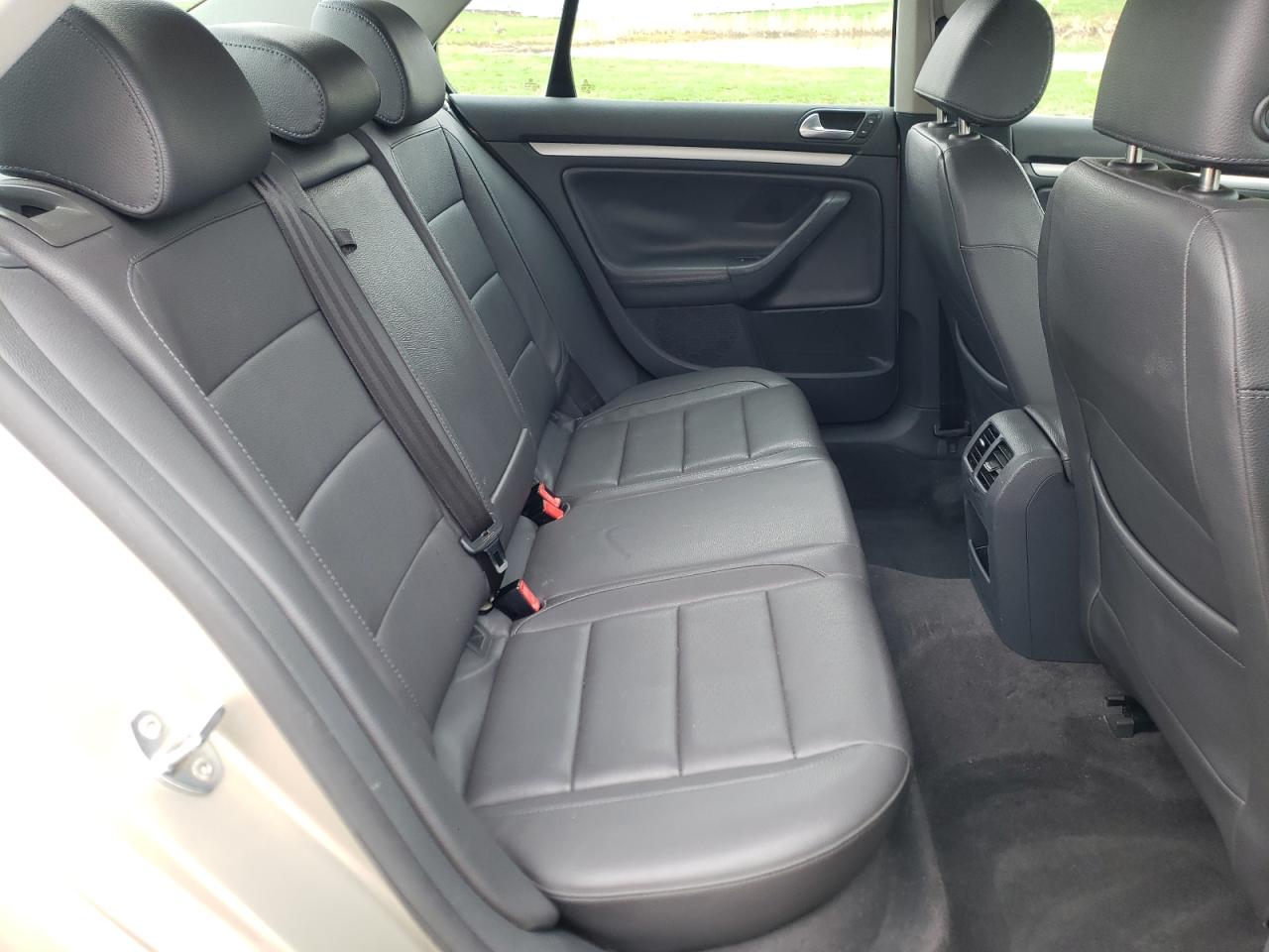 Photo 6 from auction – 2006 VOLKSWAGEN JETTA 2.5 with VIN 3VWSG71K76M652825