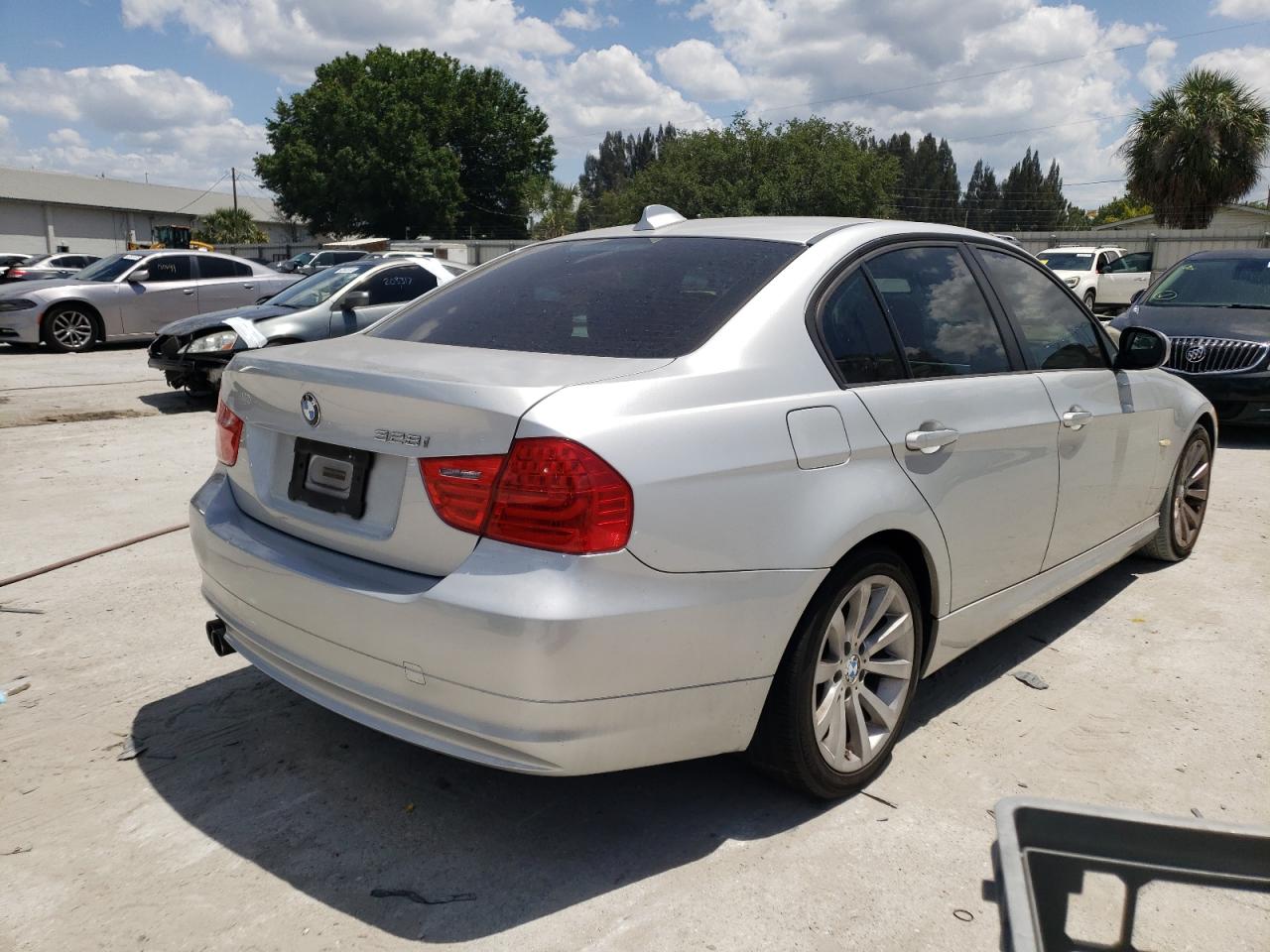 Photo 4 from auction – 2011 BMW 328 I with VIN WBAPH7C58BE461778
