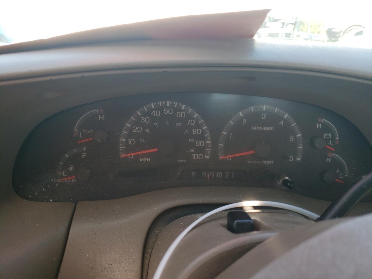Photo 8 from auction – 2002 FORD F150 with VIN 1FTRF18L22NB99746