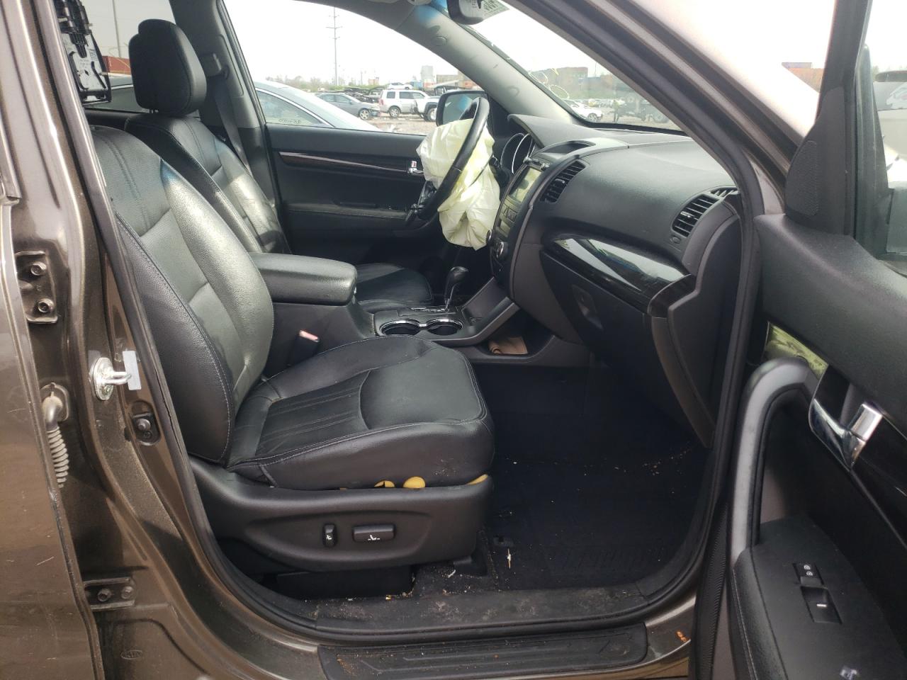 Photo 5 from auction – 2012 KIA SORENTO with VIN 5XYKUDA2XCG300972