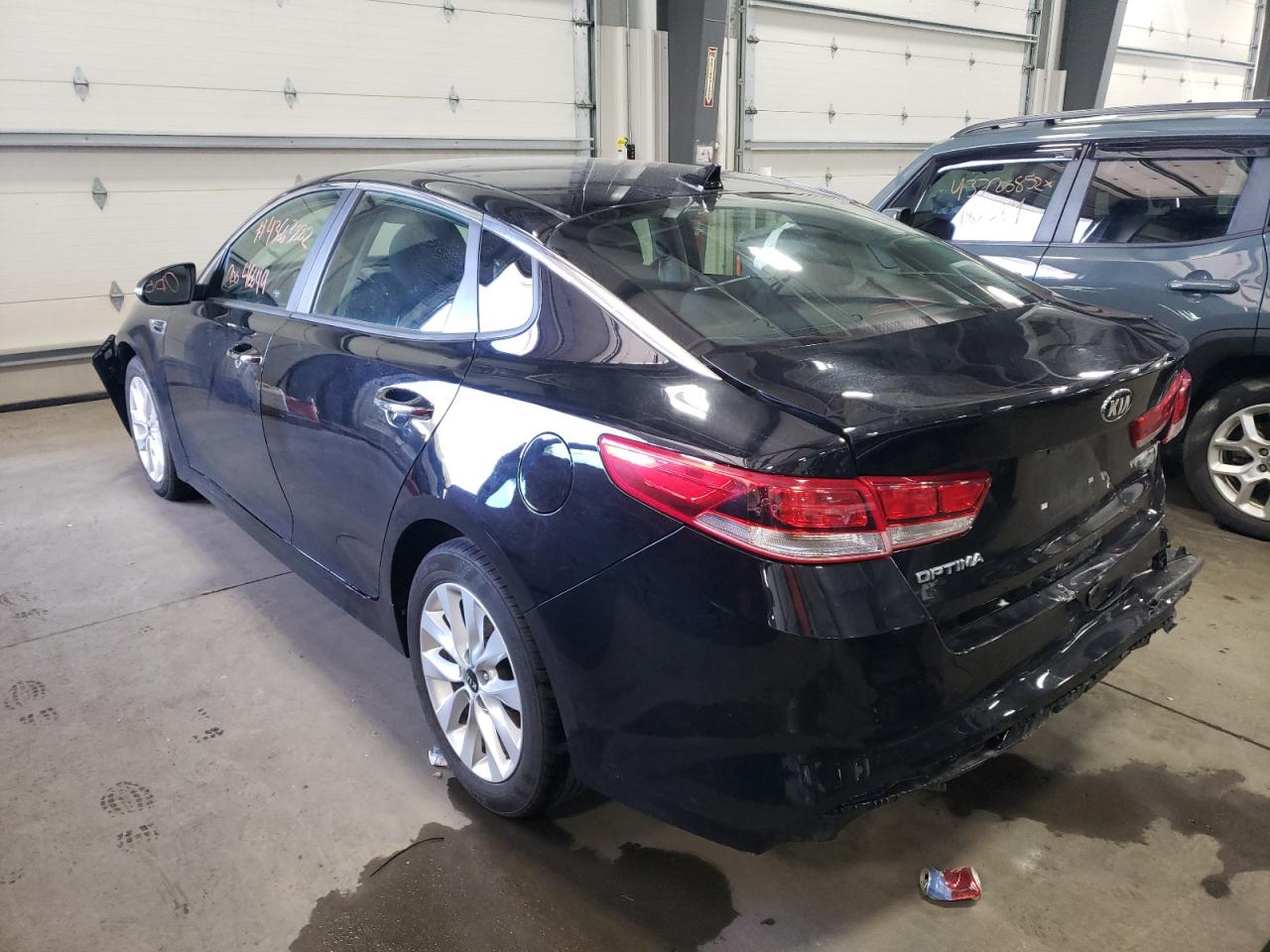 Photo 3 from auction – 2017 KIA OPTIMA LX with VIN 5XXGT4L3XHG150792