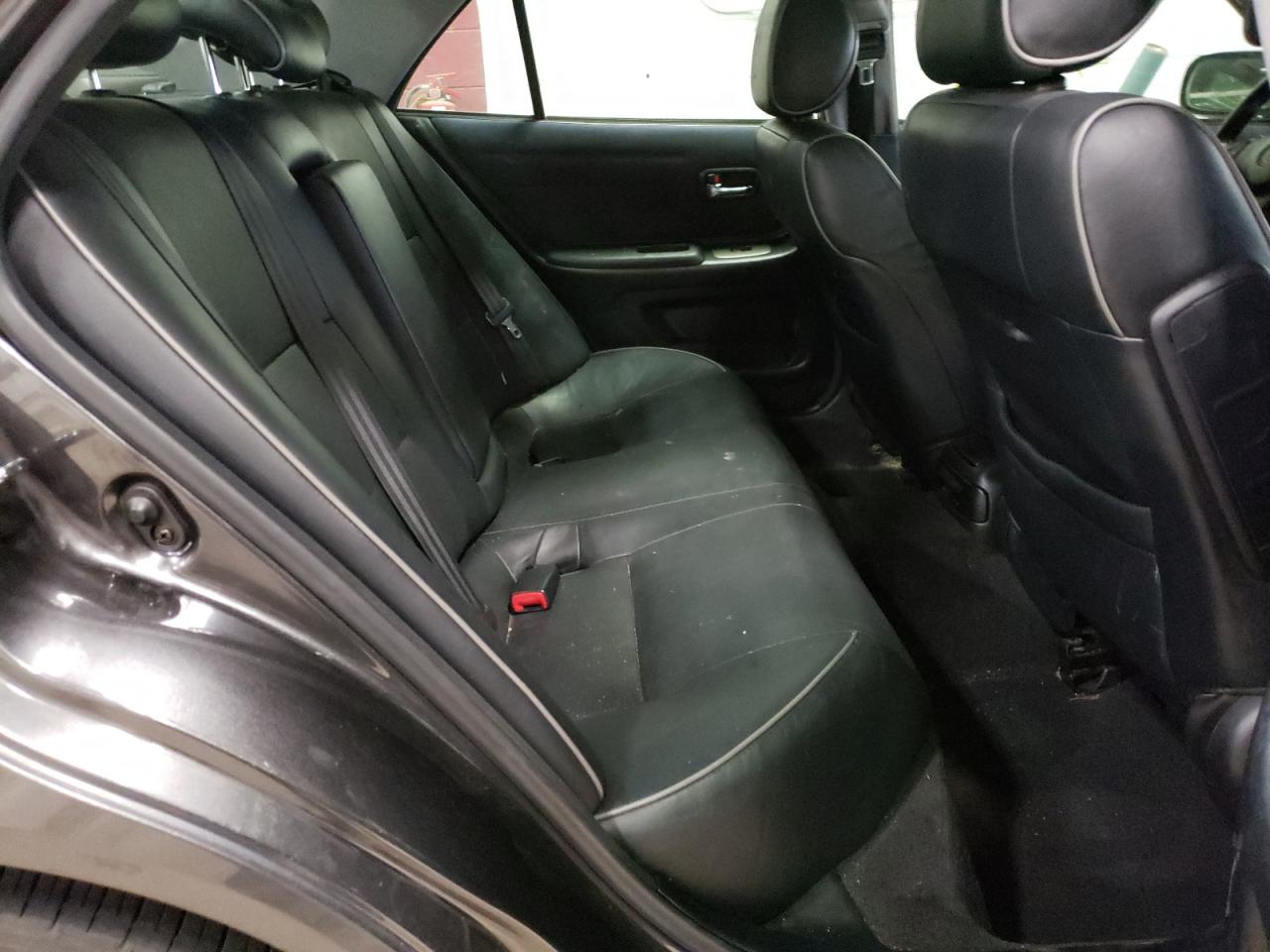 Photo 6 from auction – 2003 LEXUS IS 300 with VIN JTHBD192530079918