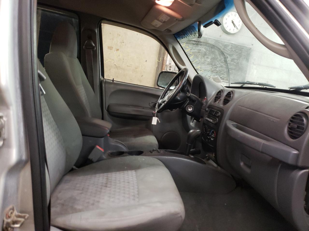 Photo 5 from auction – 2007 JEEP LIBERTY SP with VIN 1J4GL48K77W646432