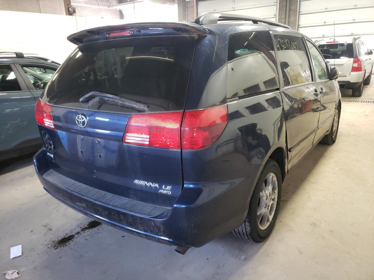 Photo 4 from auction – 2005 TOYOTA SIENNA LE with VIN 5TDBA23C55S035497