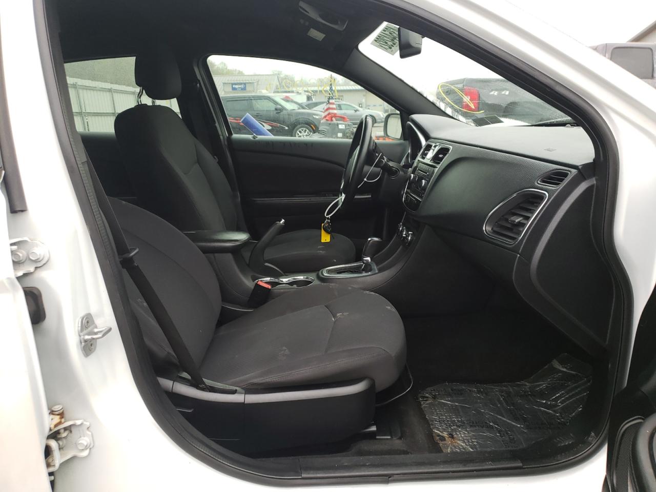 Photo 5 from auction – 2013 CHRYSLER 200 TOURIN with VIN 1C3CCBBB7DN602633
