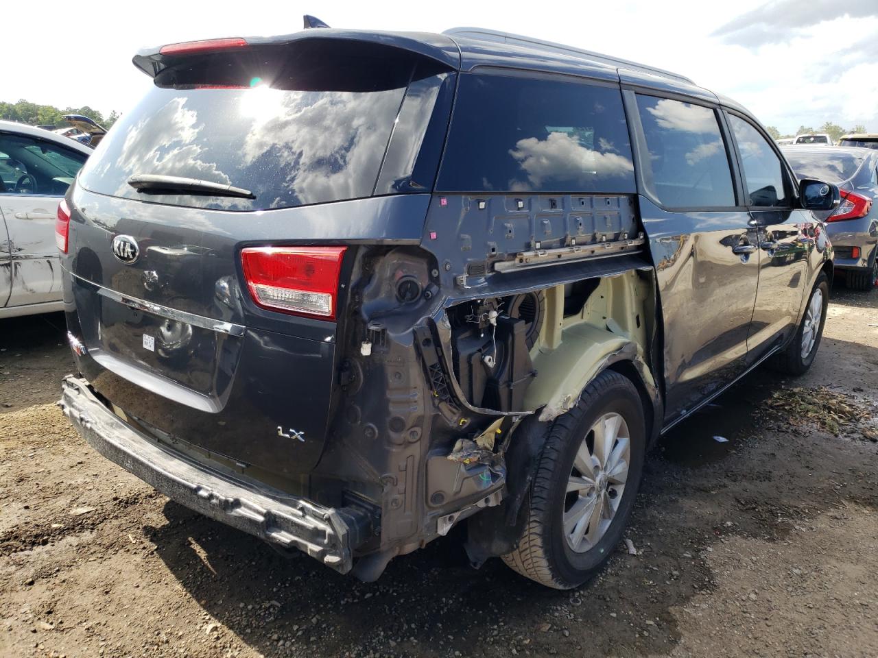 Photo 4 from auction – 2015 KIA SEDONA LX with VIN KNDMB5C12F6042351