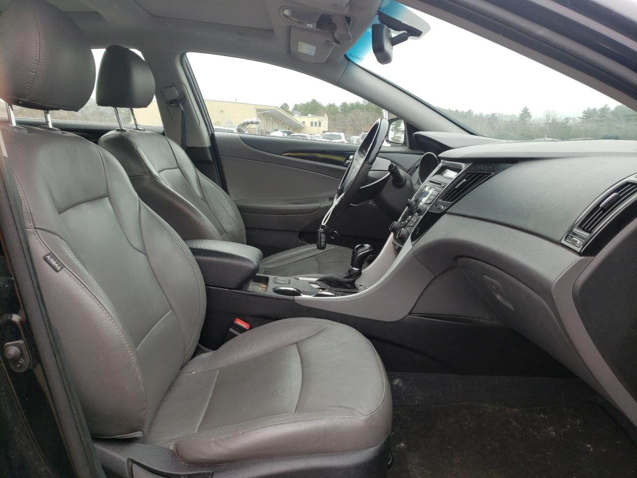 Photo 5 from auction – 2012 HYUNDAI SONATA SE with VIN 5NPEC4AC1CH463964