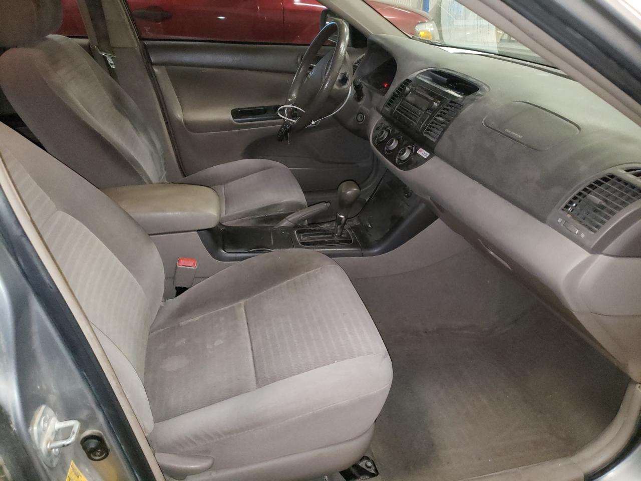 Photo 5 from auction – 2005 TOYOTA CAMRY LE with VIN 4T1BE30K15U577144