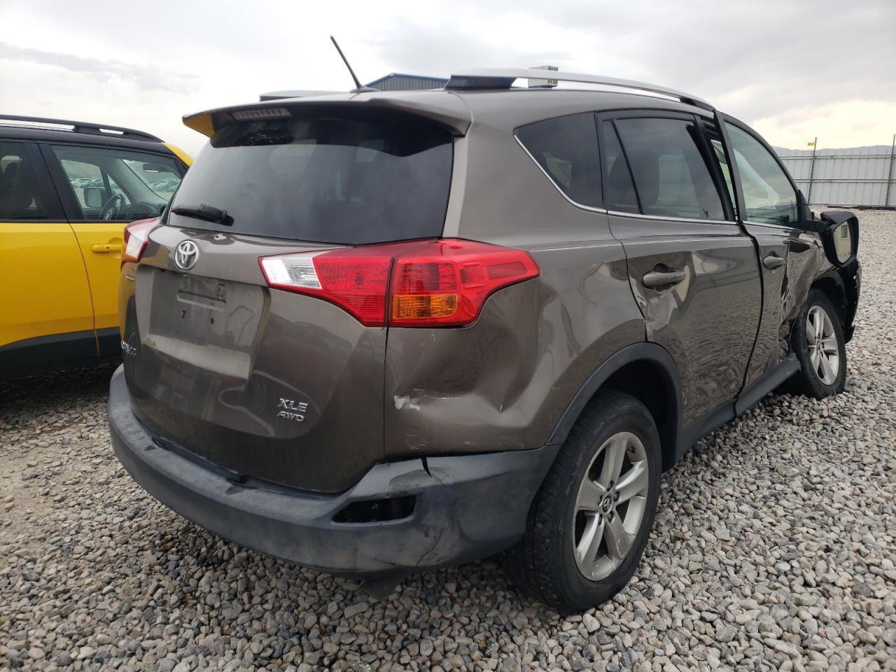 Photo 4 from auction – 2015 TOYOTA RAV4 XLE with VIN 2T3RFREVXFW242040