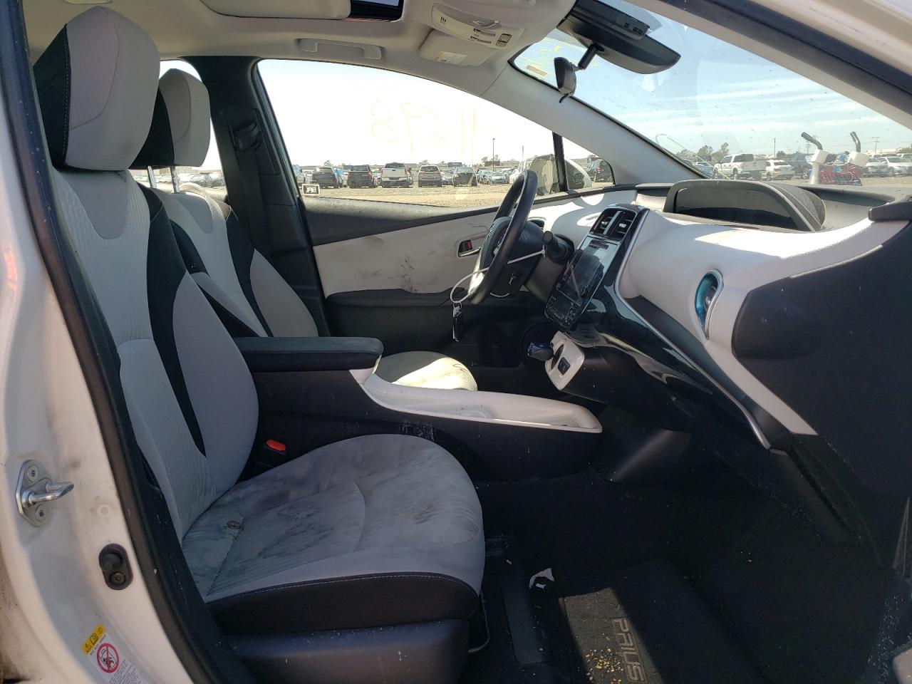 Photo 5 from auction – 2017 TOYOTA PRIUS with VIN JTDKARFU2H3541047