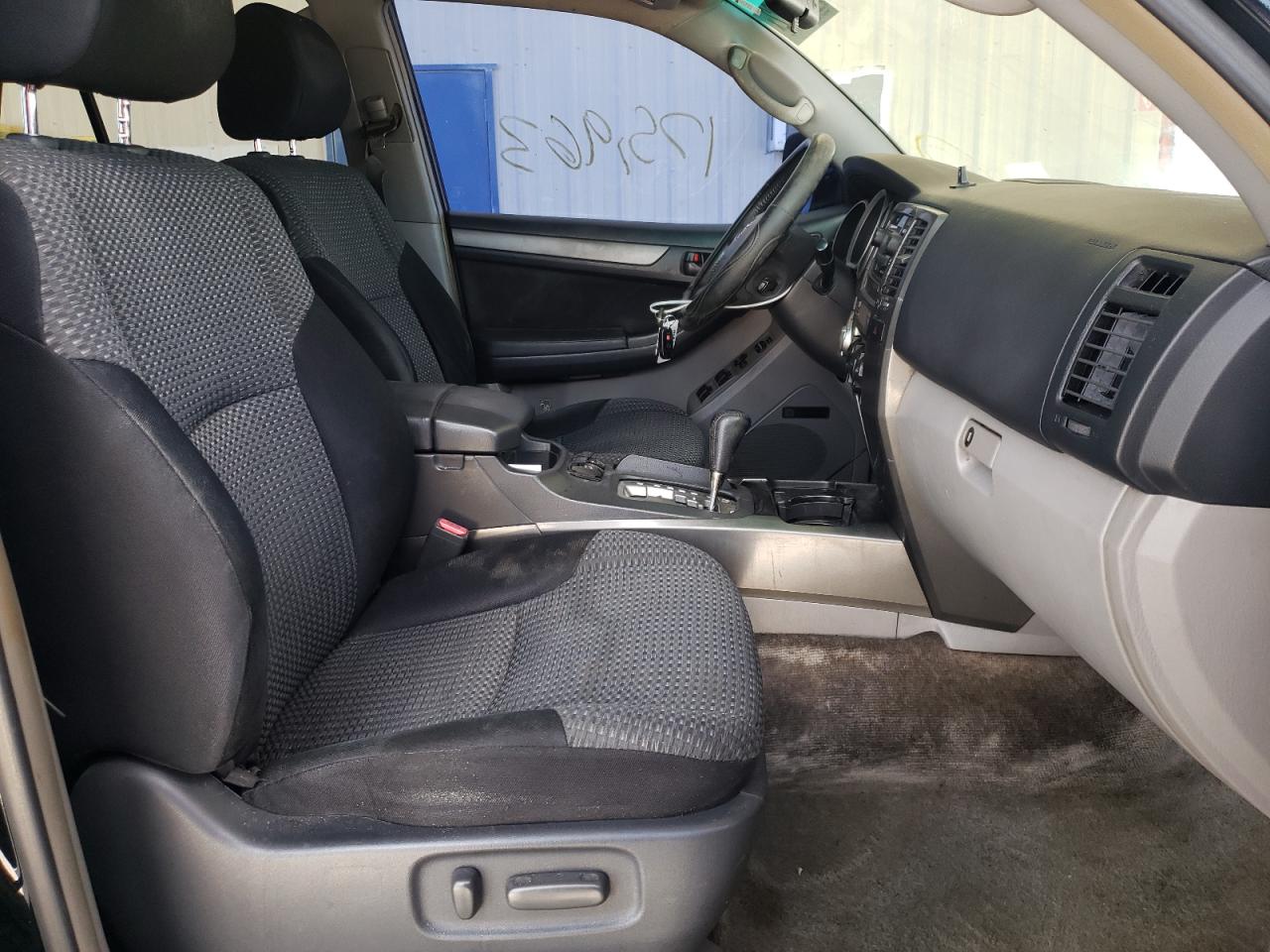 Photo 5 from auction – 2006 TOYOTA 4RUNNER SR with VIN JTEBT14R860058179