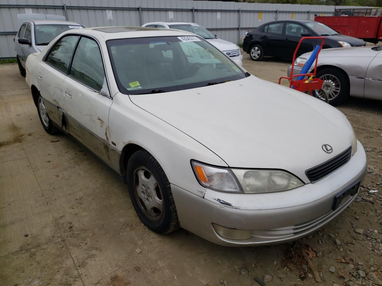 Photo 1 from auction – 1999 LEXUS ES 300 with VIN JT8BF28G4X0192729