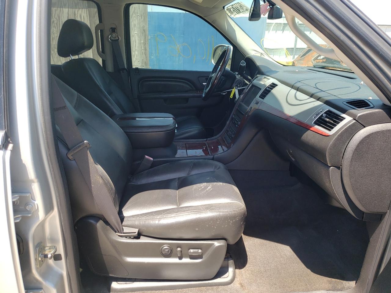 Photo 5 from auction – 2011 CADILLAC ESCALADE L with VIN 1GYS3BEF7BR139169