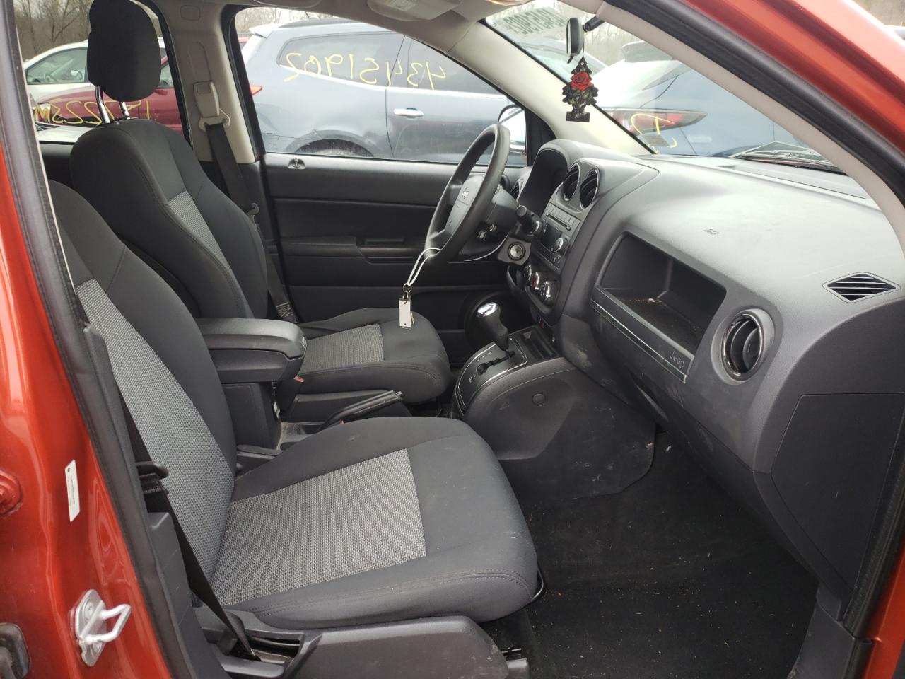 Photo 5 from auction – 2010 JEEP COMPASS SP with VIN 1J4NT4FB6AD504182