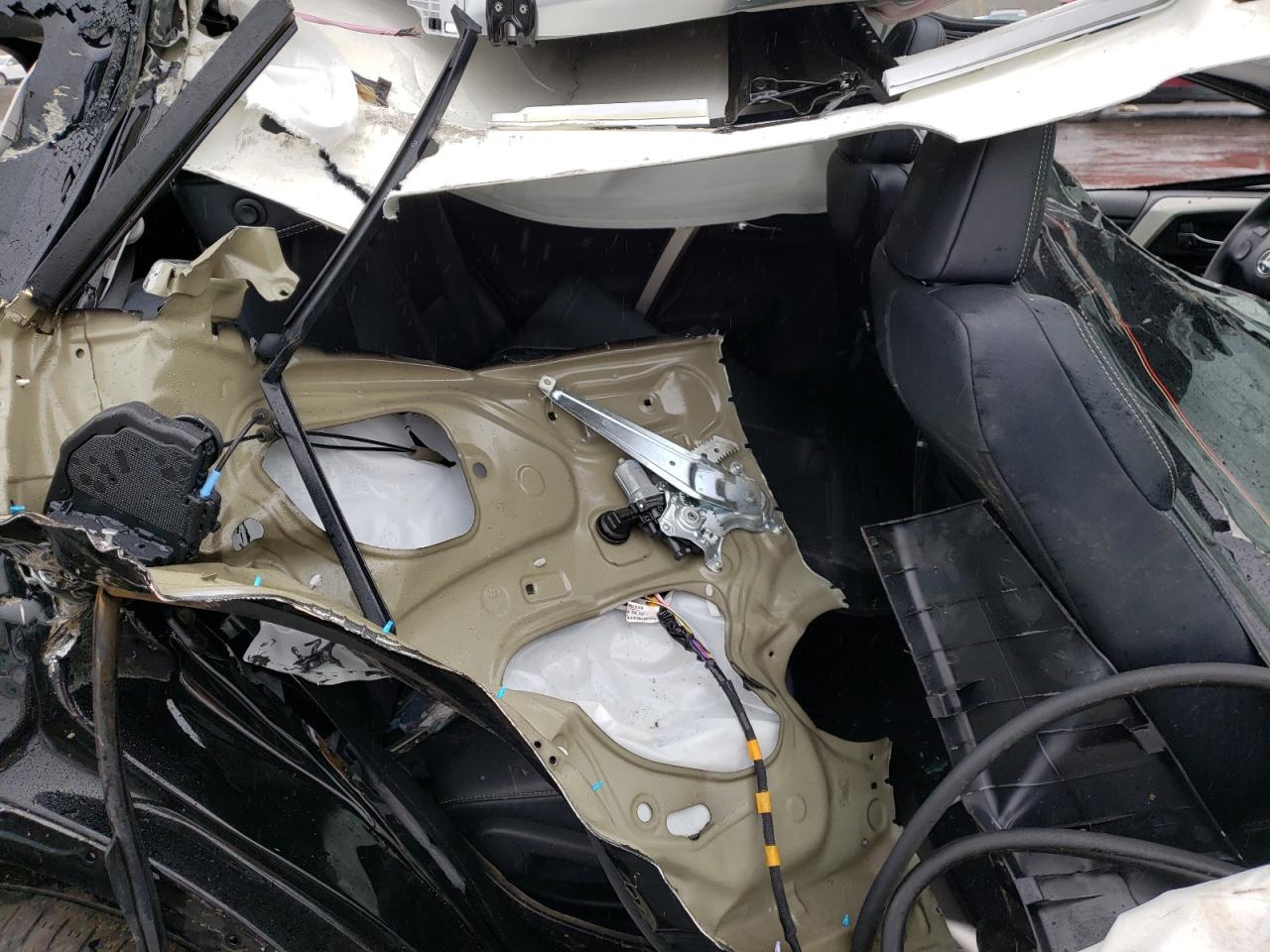 Photo 6 from auction – 2015 TOYOTA RAV4 LIMIT with VIN 2T3DFREV6FW257600