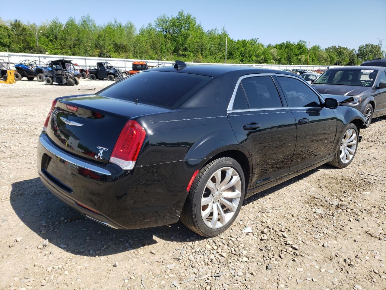 Photo 4 from auction – 2017 CHRYSLER 300 LIMITE with VIN 2C3CCAAG9HH577353