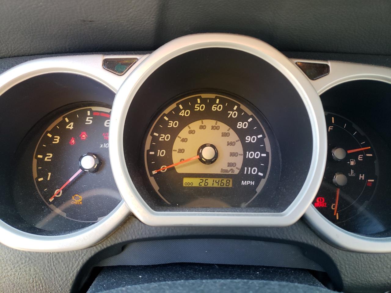 Photo 8 from auction – 2004 TOYOTA 4RUNNER SR with VIN JTEBT14R440034362