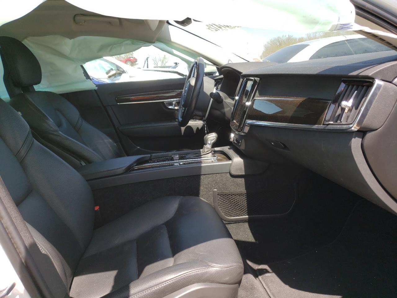 Photo 5 from auction – 2018 VOLVO S90 T5 MOM with VIN LVY982MK8JP027780