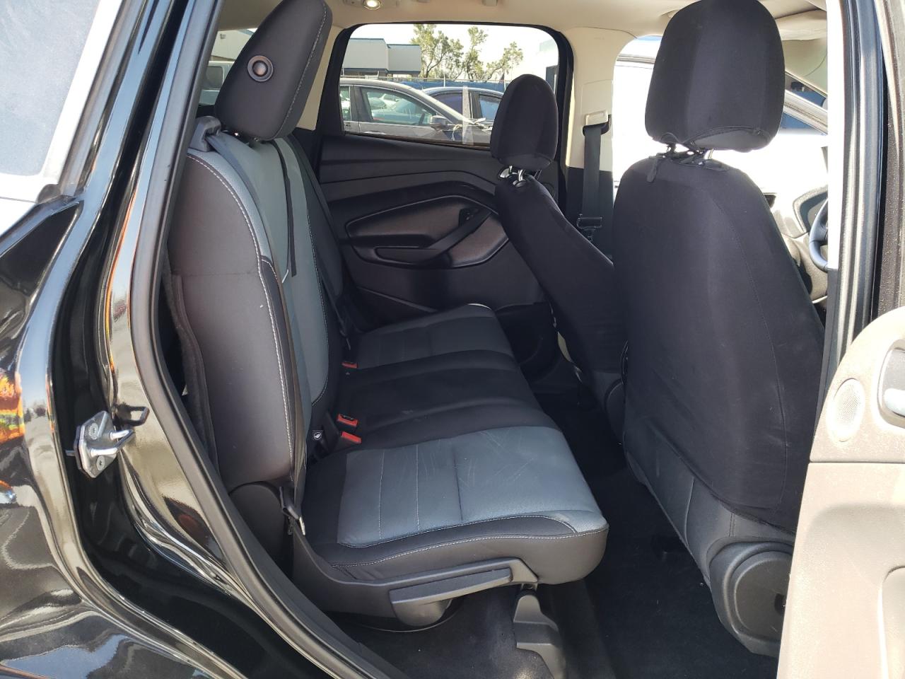 Photo 6 from auction – 2015 FORD ESCAPE SE with VIN 1FMCU0G90FUB27365