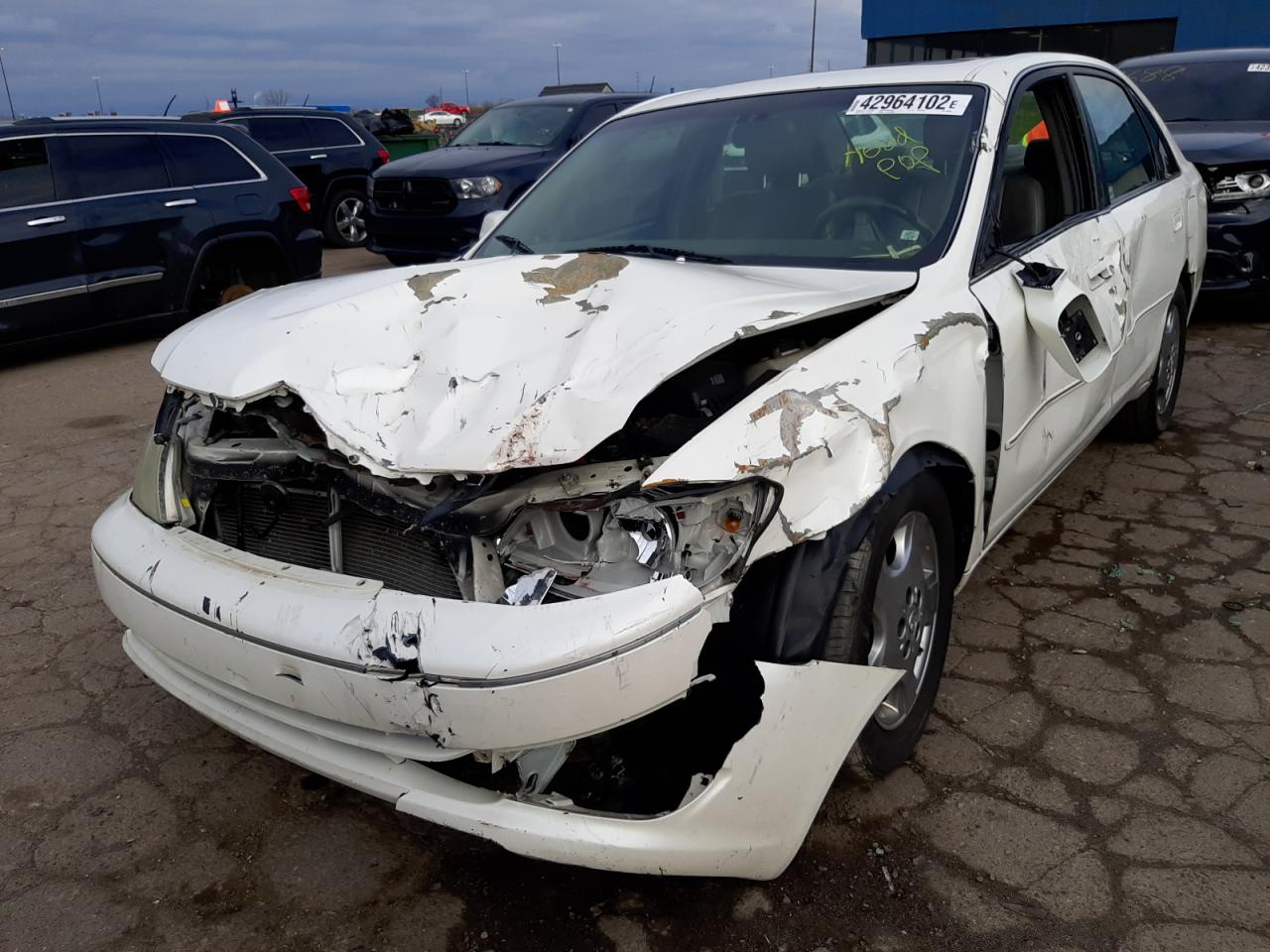 Photo 2 from auction – 2003 TOYOTA AVALON XL with VIN 4T1BF28BX3U282083