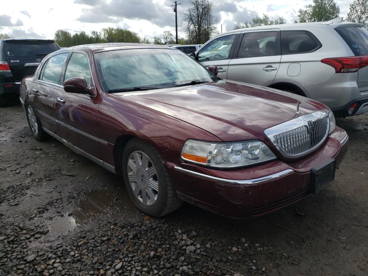 Photo 9 from auction – 2004 LINCOLN TOWN CAR U with VIN 1LNHM83W44Y650958