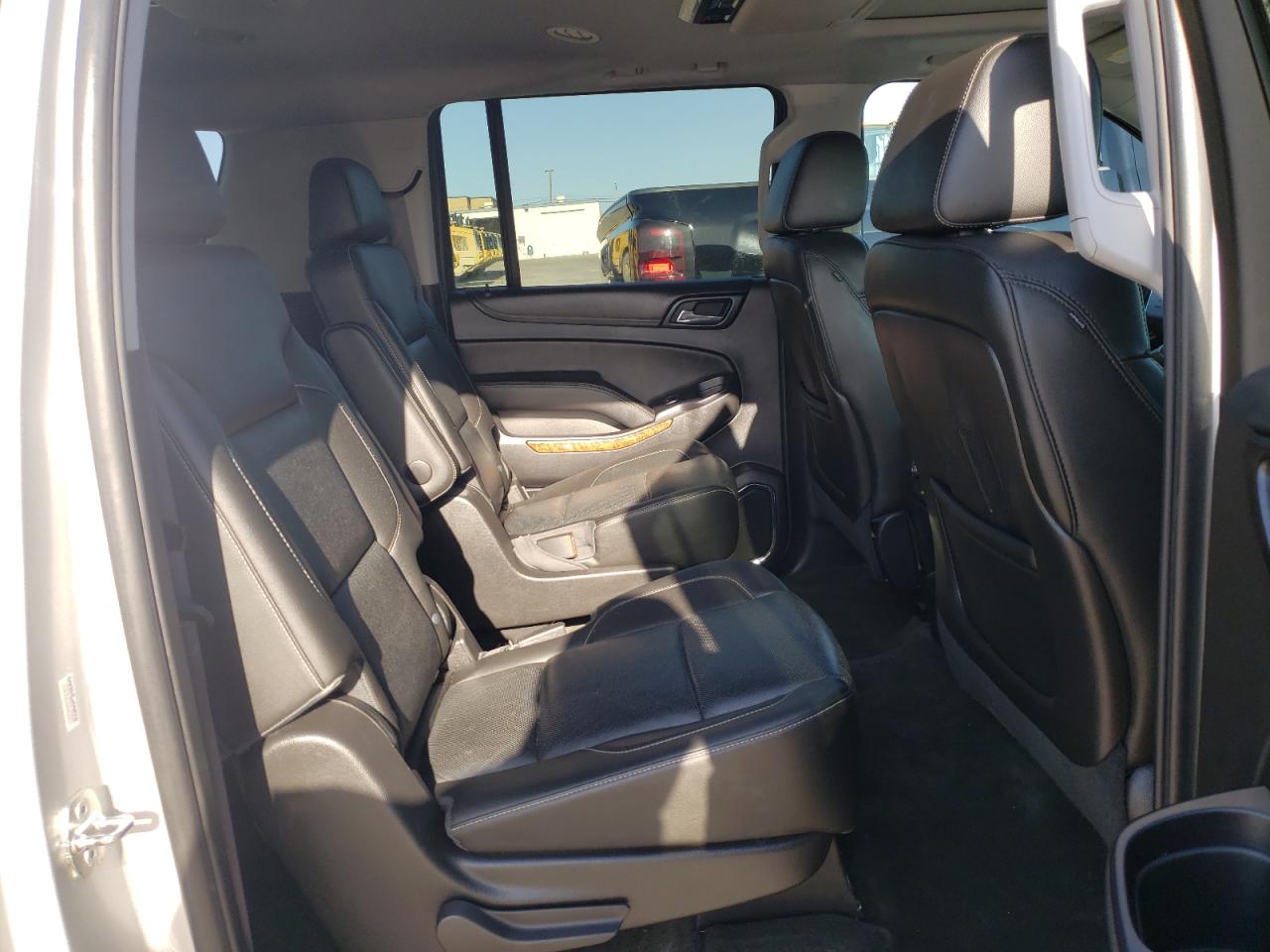Photo 6 from auction – 2015 CHEVROLET SUBURBAN K with VIN 1GNSKKKC4FR236829