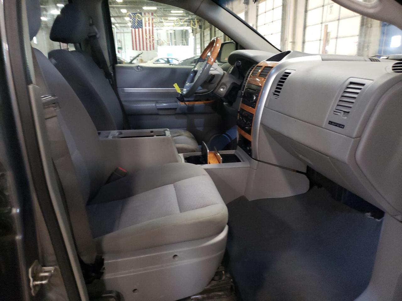 Photo 5 from auction – 2008 CHRYSLER ASPEN LIMI with VIN 1A8HX58N78F153259