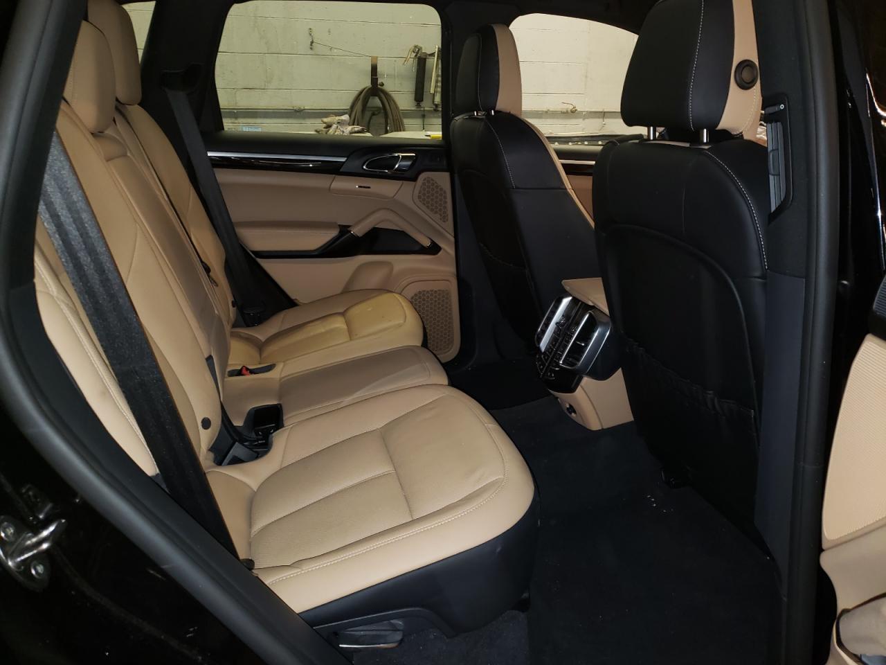 Photo 6 from auction – 2016 PORSCHE CAYENNE with VIN WP1AA2A29GLA04598