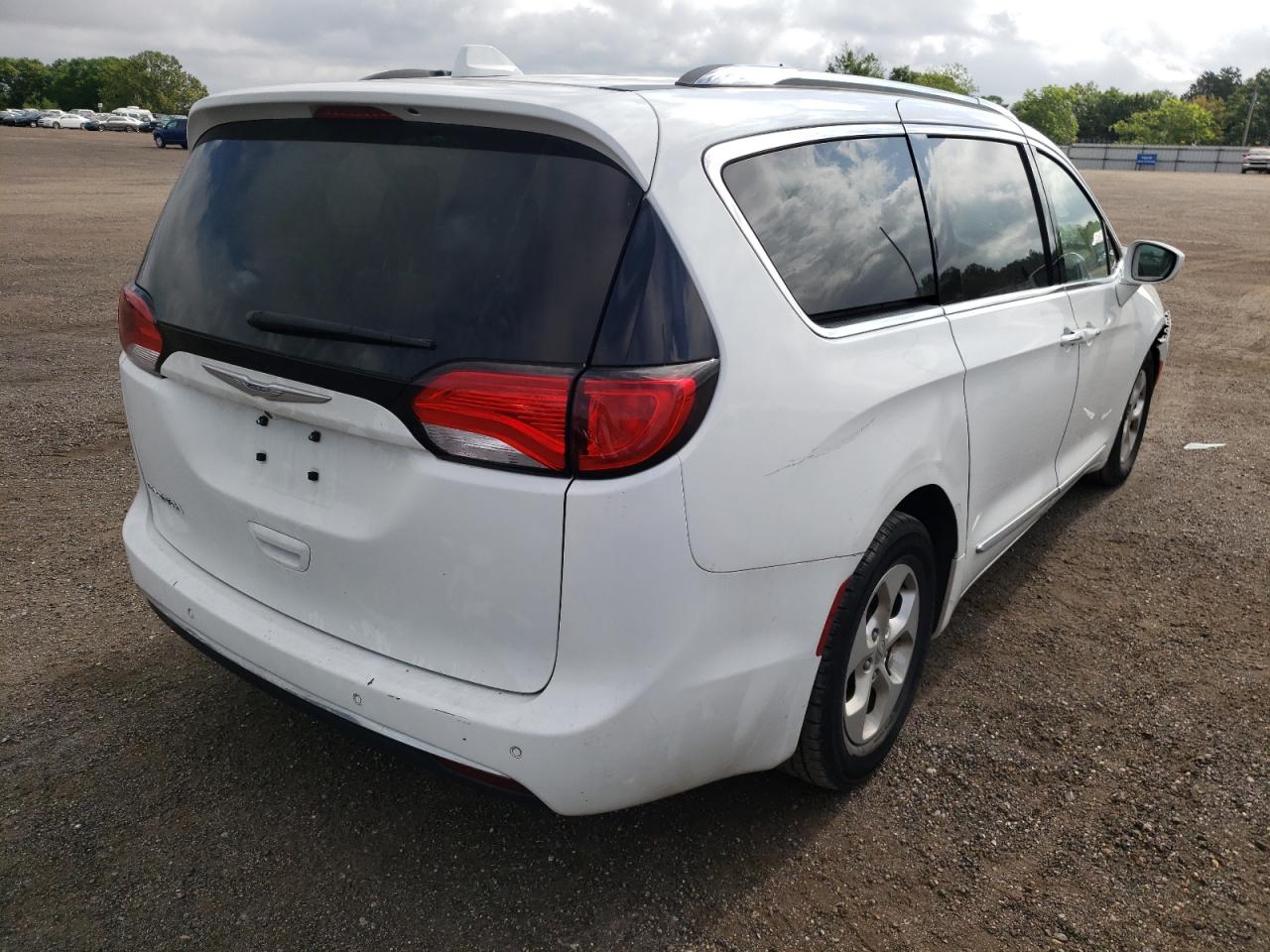 Photo 4 from auction – 2017 CHRYSLER PACIFICA T with VIN 2C4RC1EG9HR653552