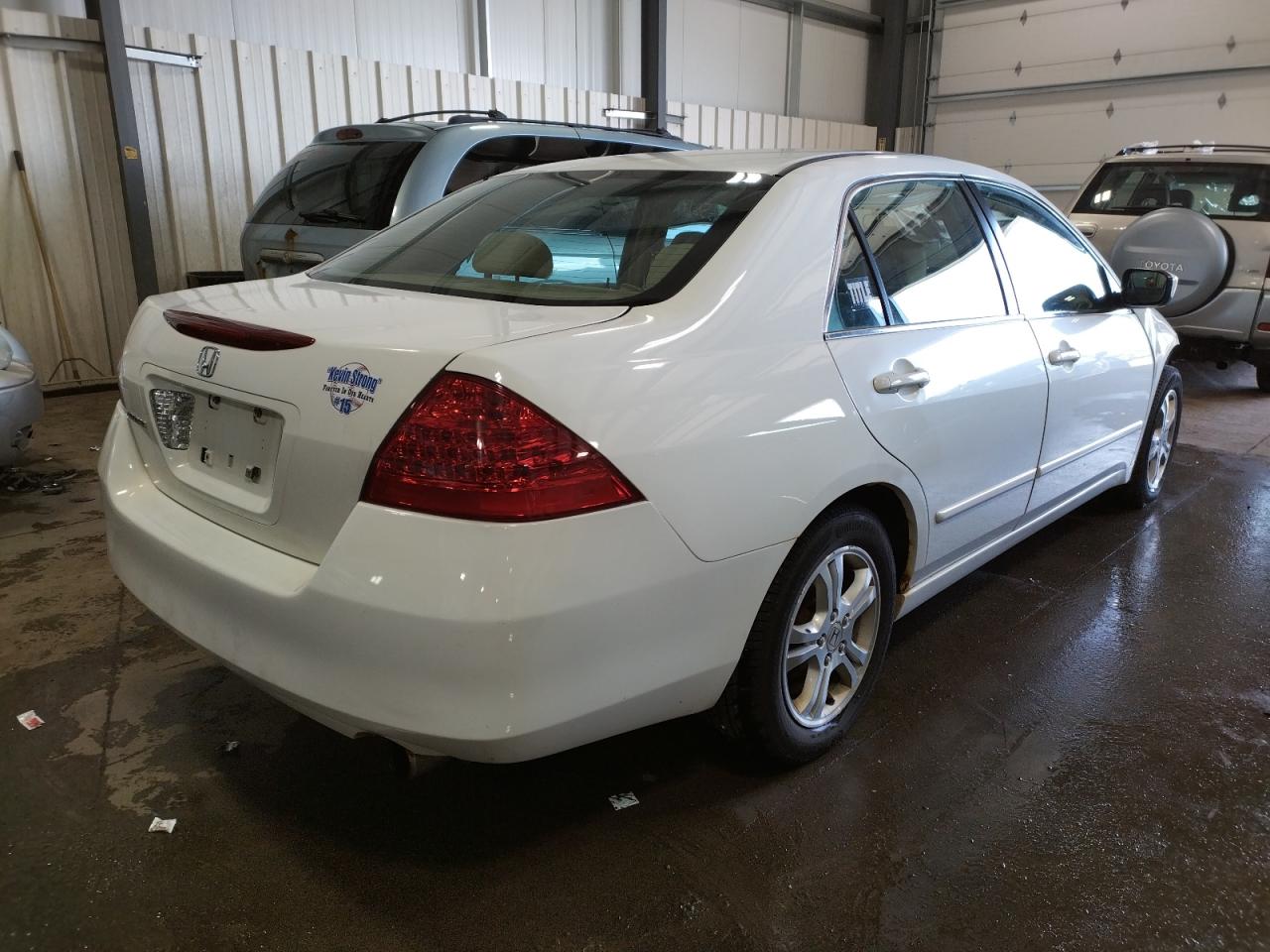 Photo 4 from auction – 2007 HONDA ACCORD with VIN 1HGCM56337A026176