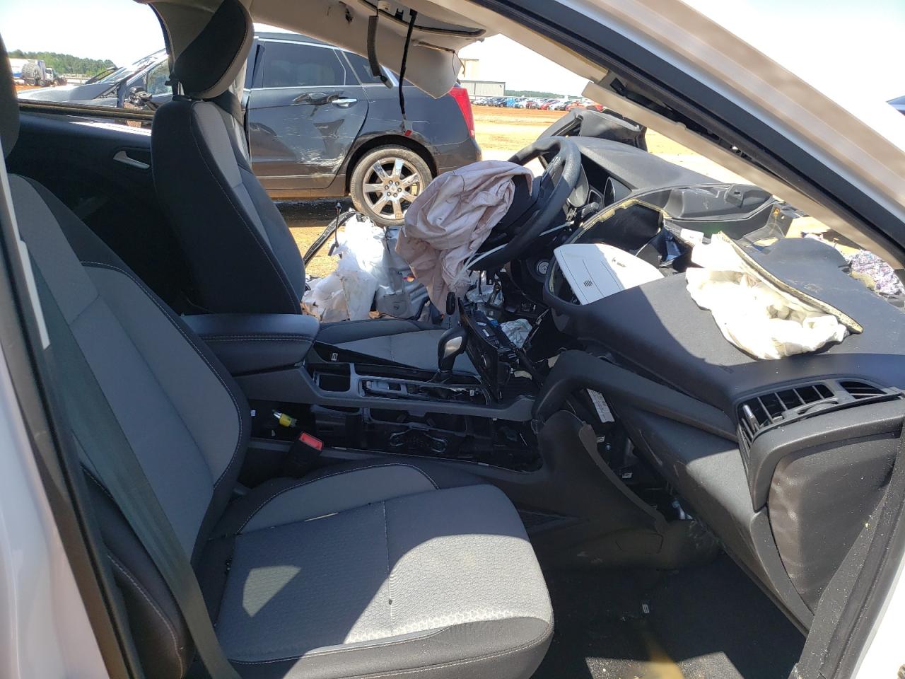 Photo 5 from auction – 2018 FORD ESCAPE SE with VIN 1FMCU0GD7JUC86333