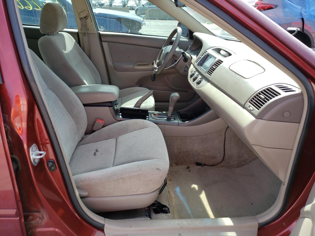 Photo 5 from auction – 2004 TOYOTA CAMRY LE with VIN 4T1BE32K74U264742