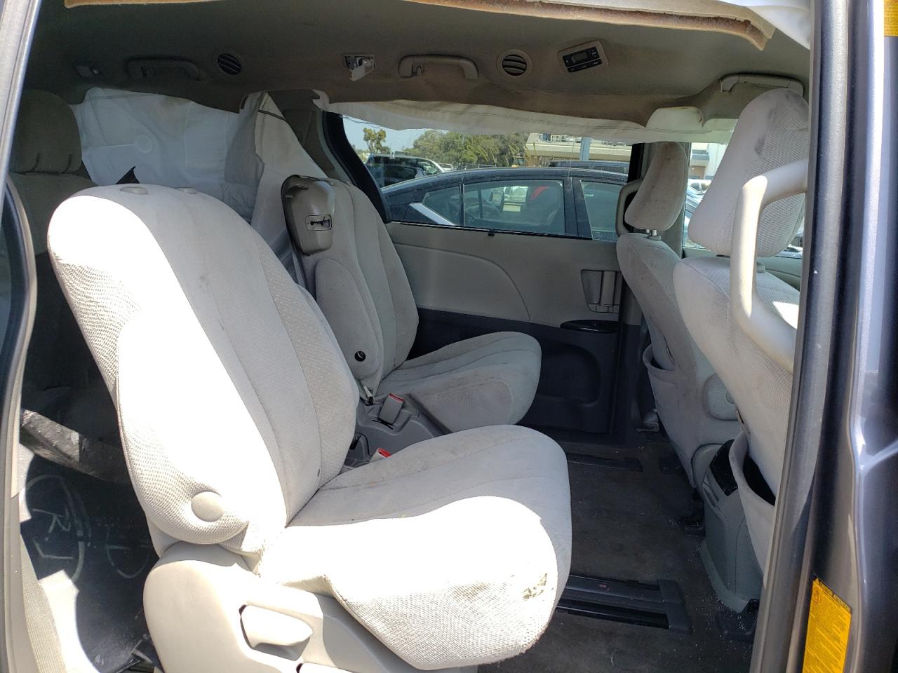 Photo 6 from auction – 2014 TOYOTA SIENNA LE with VIN 5TDKK3DC7ES482902