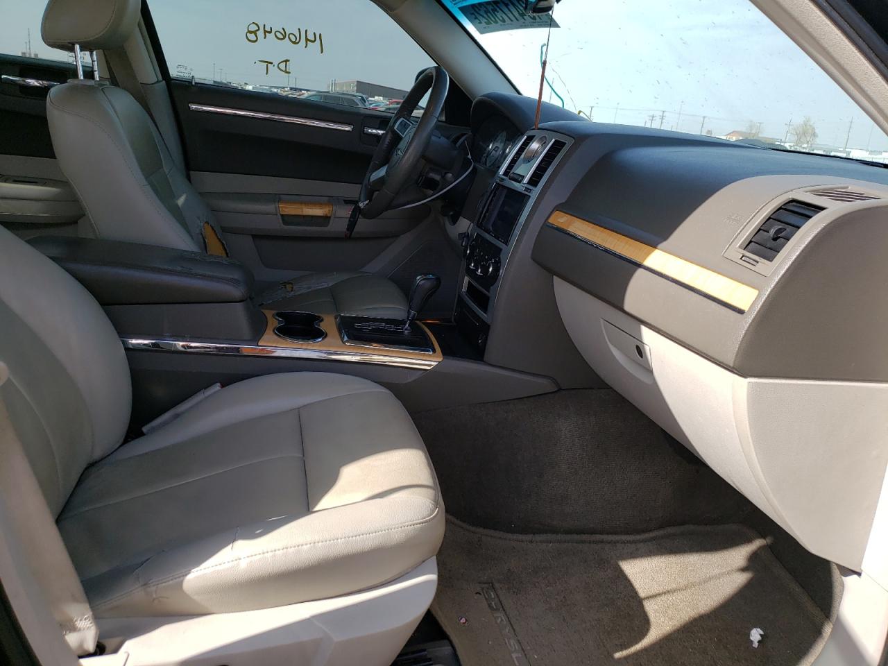 Photo 5 from auction – 2008 CHRYSLER 300 LIMITE with VIN 2C3KA33G08H126063